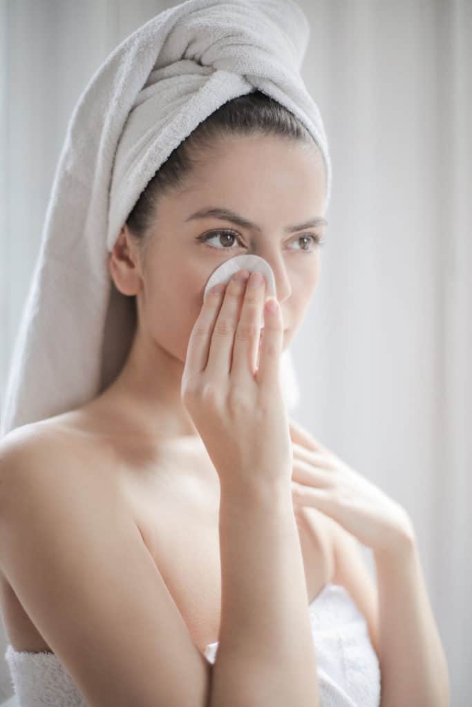 How to get rid of dull skin: Clean the Skin Well